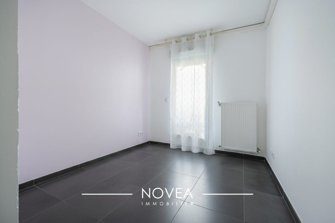 Zola - Pressence, Villeurbanne, France 4 - 18465493