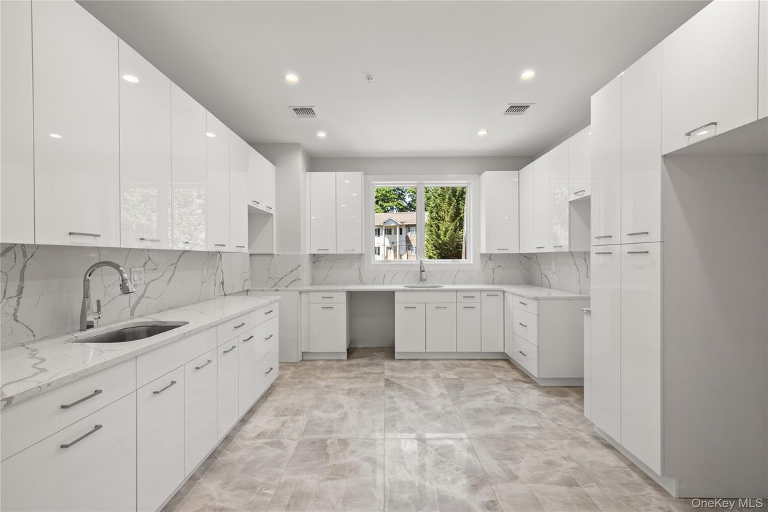 Condo in Airmont, New York, United States 4 - 18468722