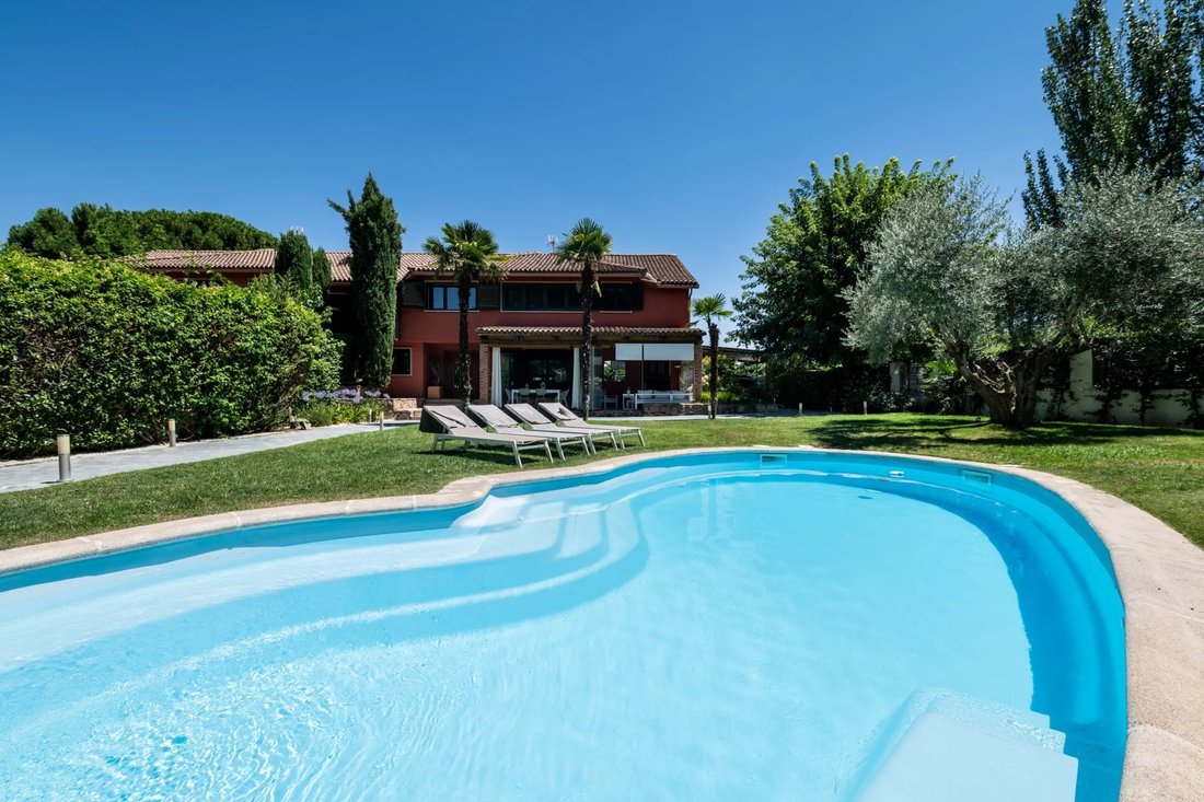 Chalet in Boadilla del Monte, Comunidad de Madrid, Spain 2 - 18457346