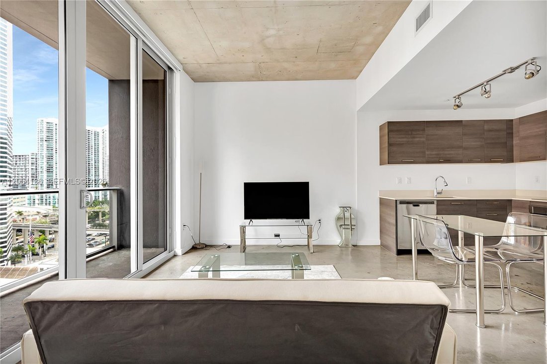 Miami, Florida, United States 2 - 18460248