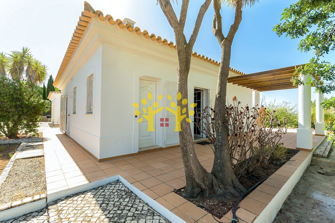 Villa in Santa Catarina da Fonte do Bispo, Algarve, Portugal 3 - 18460768