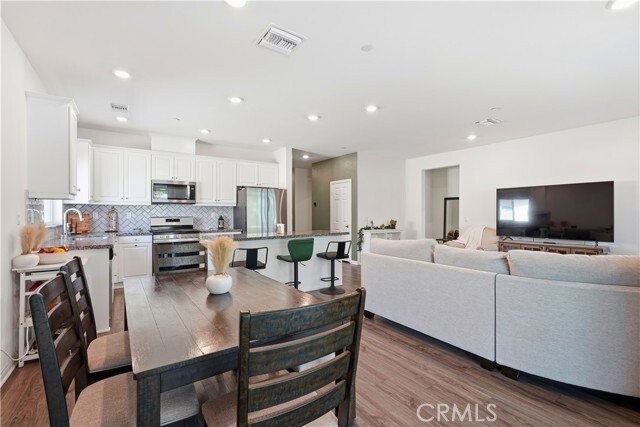 Riverside, California, United States 1 - 18457926