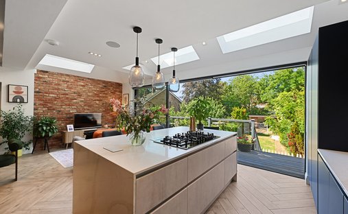 House in Pinnerwood Park, Hillingdon, England 1
