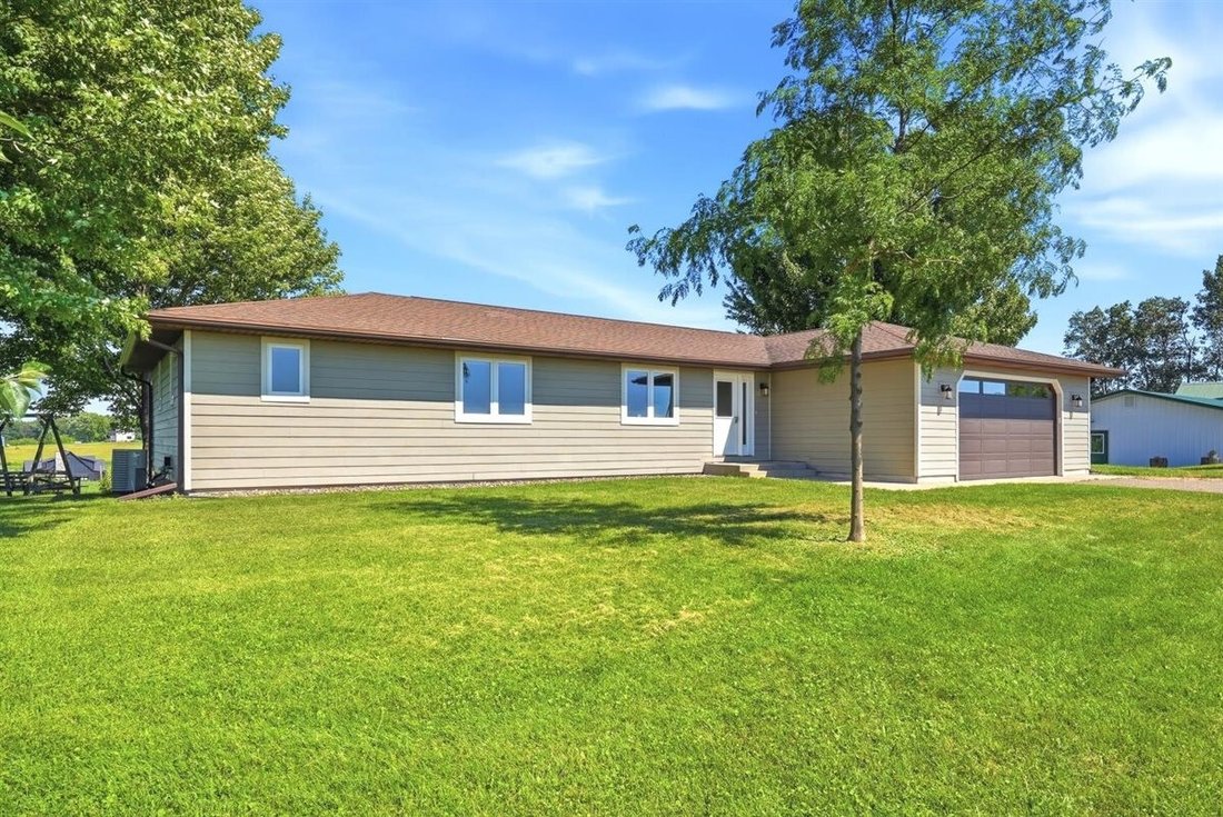 House in Chippewa Falls, Wisconsin, United States 3 - 18460028