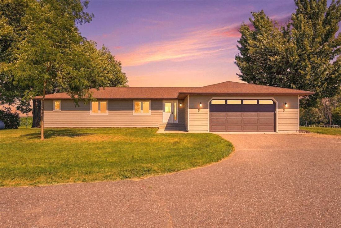 House in Chippewa Falls, Wisconsin, United States 1 - 18460068