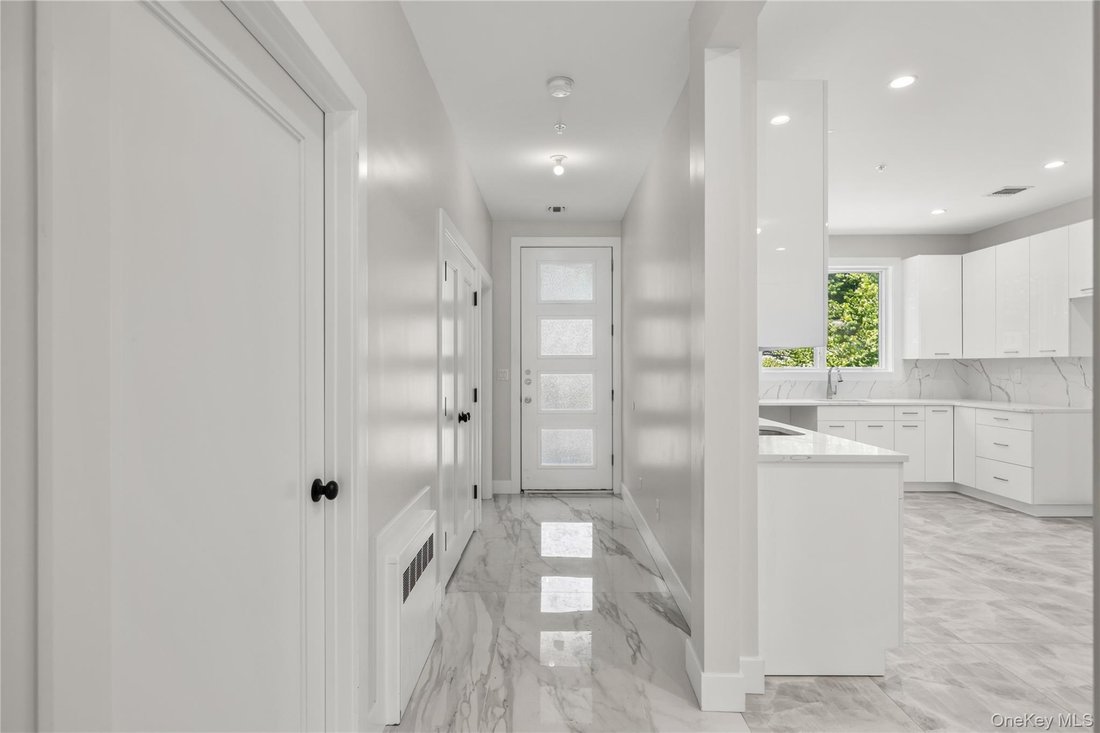 Condo in Airmont, New York, United States 3 - 18468722
