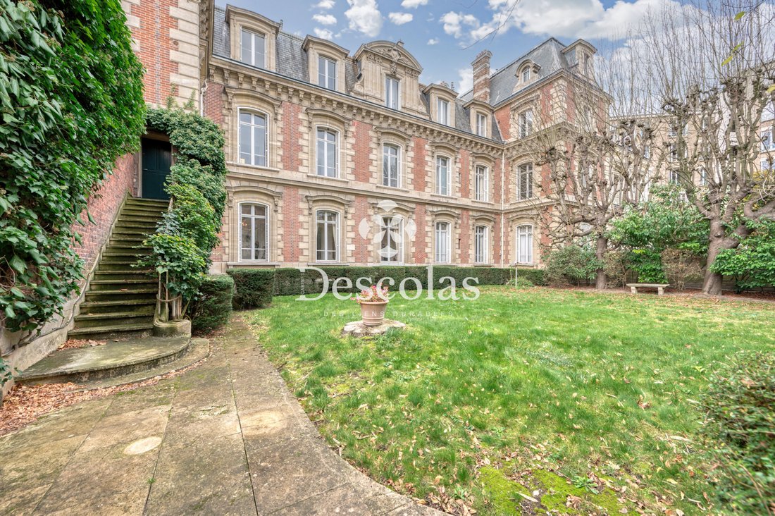 Estate in Forêt, Saint-Germain-en-Laye, France 3 - 18465899