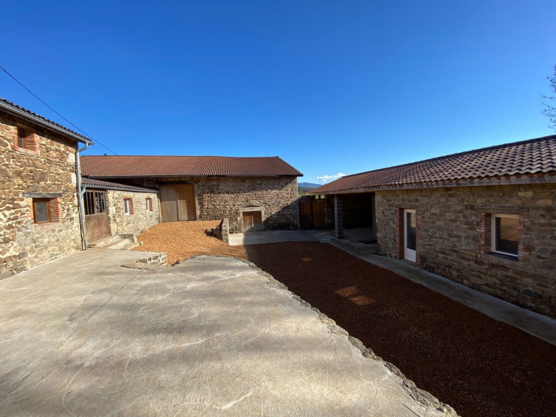 Villa in Courpiere, Auvergne-Rhône-Alpes, France 3 - 18464092
