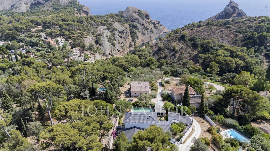 Estate in La Ciotat, Provence-Alpes-Côte d'Azur, France 2 - 18458583