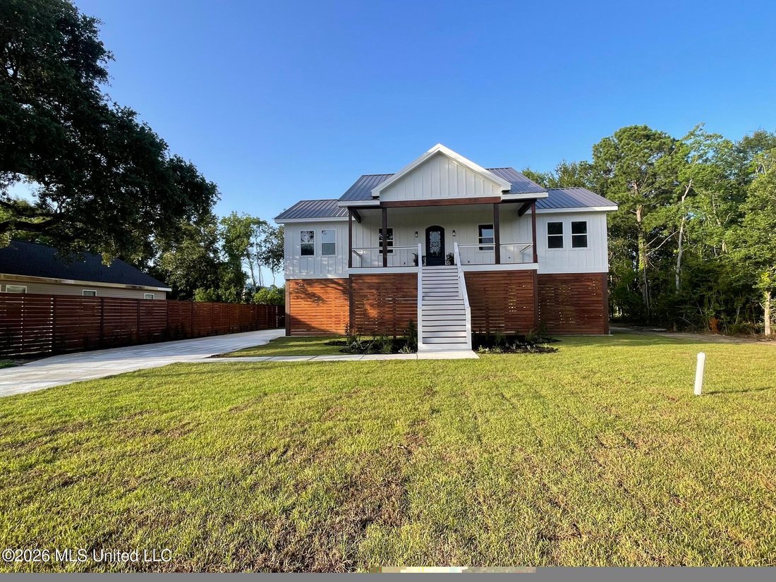 House in Waveland, Mississippi, United States 1 - 18459035