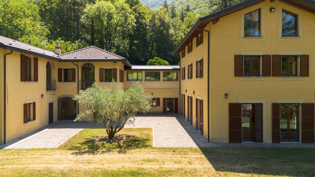 Villa in Canzo, Lombardy, Italy 1 - 18466927