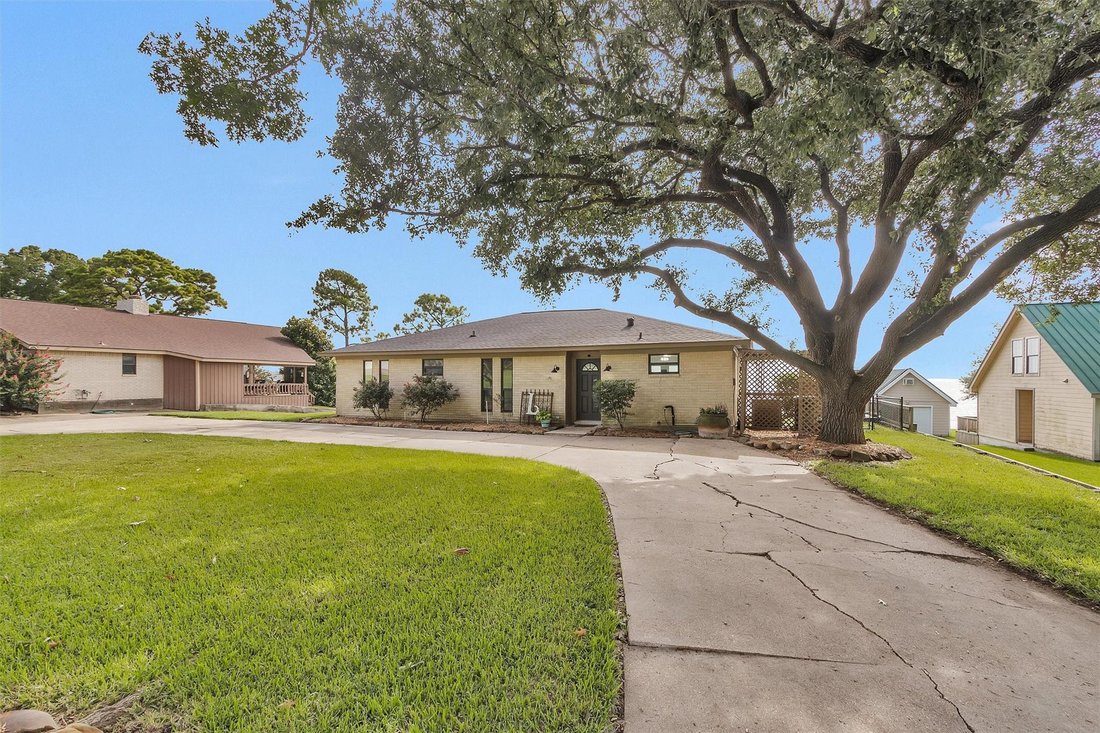 House in Point Blank, Texas, United States 3 - 18409257