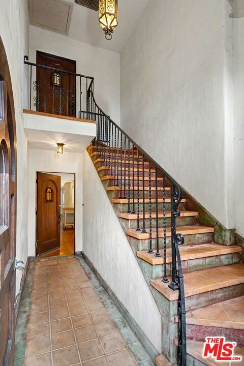 Los Angeles, California, United States 5 - 18459109