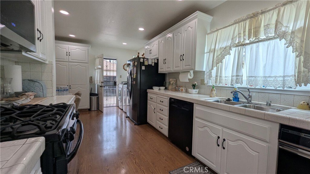 House in Lakewood, California, United States 5 - 18392198