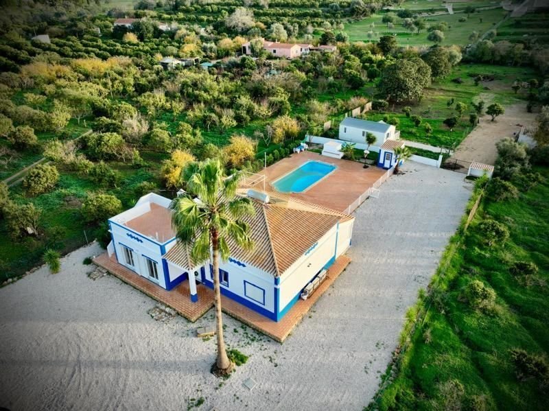 Villa in Lagoa e Carvoeiro, Algarve, Portugal 1 - 18463588