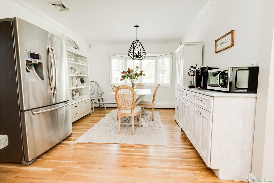 House in Nesconset, New York, United States 5 - 18456759