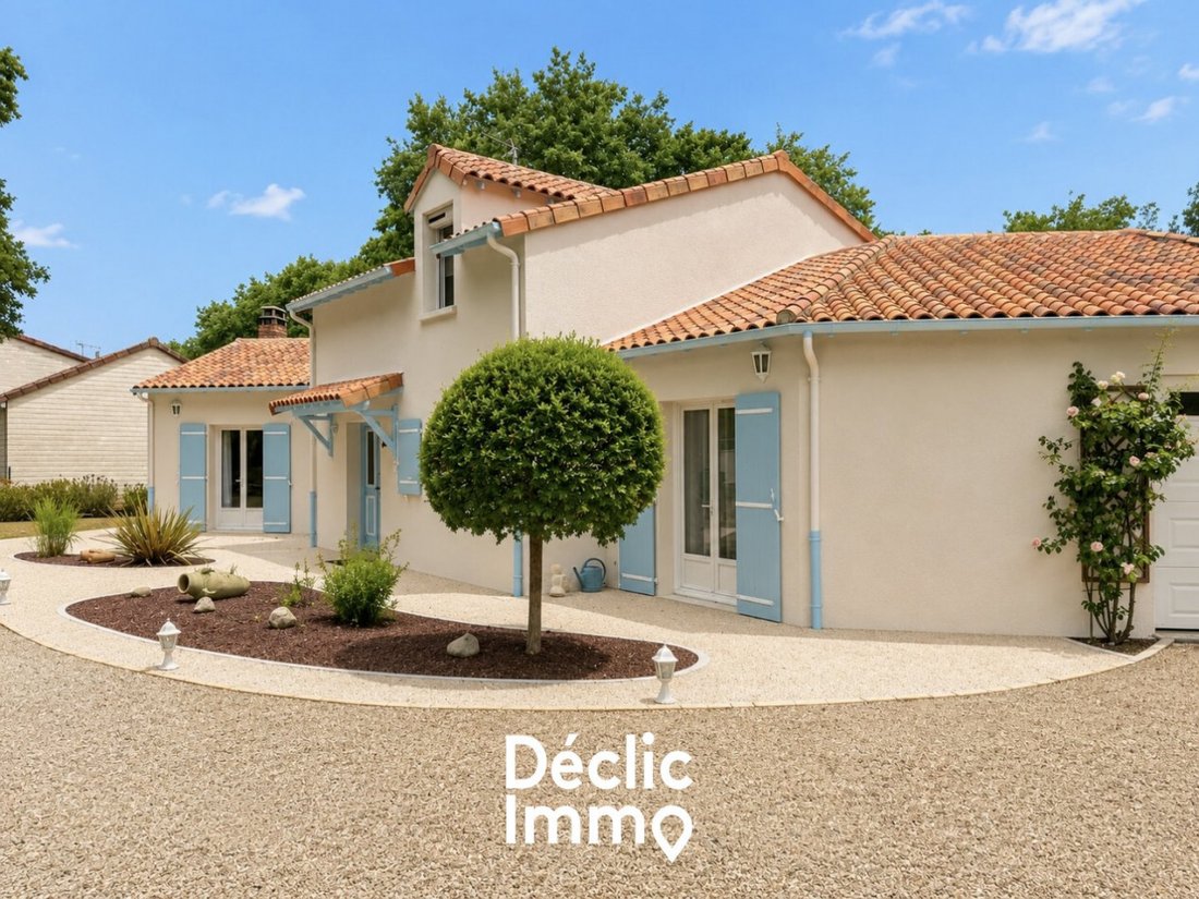 House in Vouneuil-sous-Biard, Nouvelle-Aquitaine, France 2 - 18447503