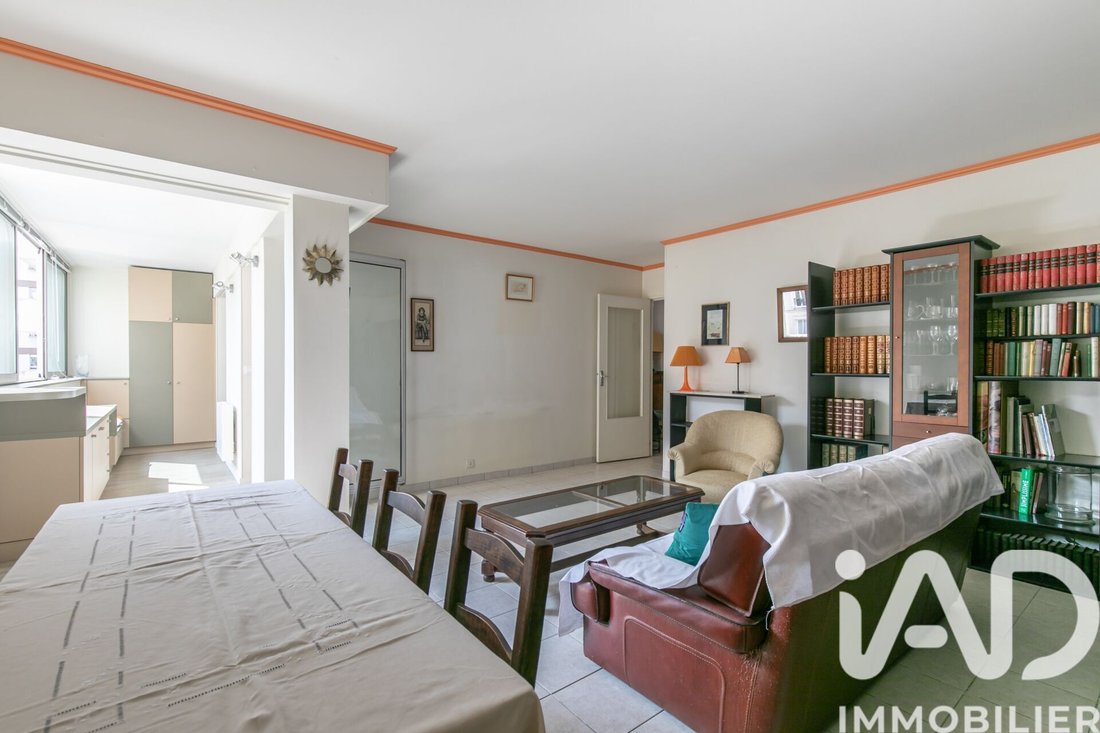 Apartment in Belleville-Saint Maur, Paris 11e Arrondissement, Paris 4 - 18130425