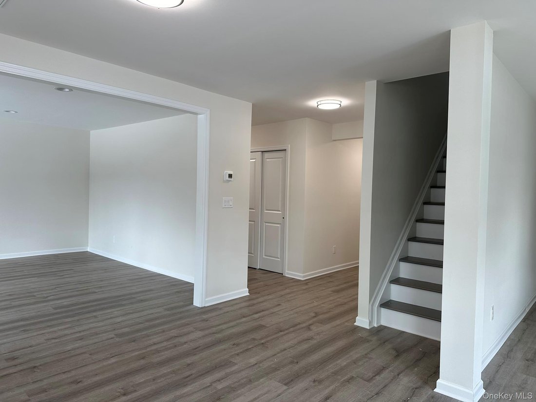 House in Kings Park, New York, United States 5 - 18458648