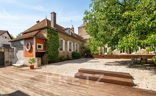 Estate in Arrondissement of Chalon-sur-Saône, Bourgogne – Franche-Comté, France 1