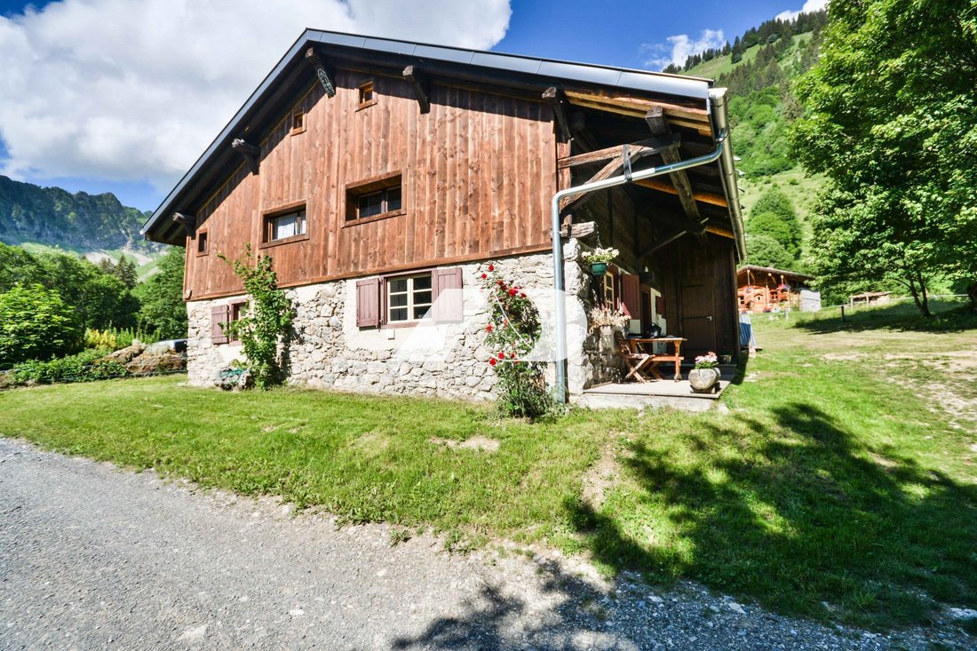 Chalet in Saint-Jean-d'Aulps, Auvergne-Rhône-Alpes, France 1 - 18465380