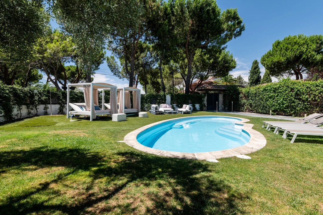 Chalet in Boadilla del Monte, Comunidad de Madrid, Spain 1 - 18457346