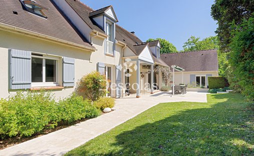 House in Forêt, Saint-Germain-en-Laye, France 1