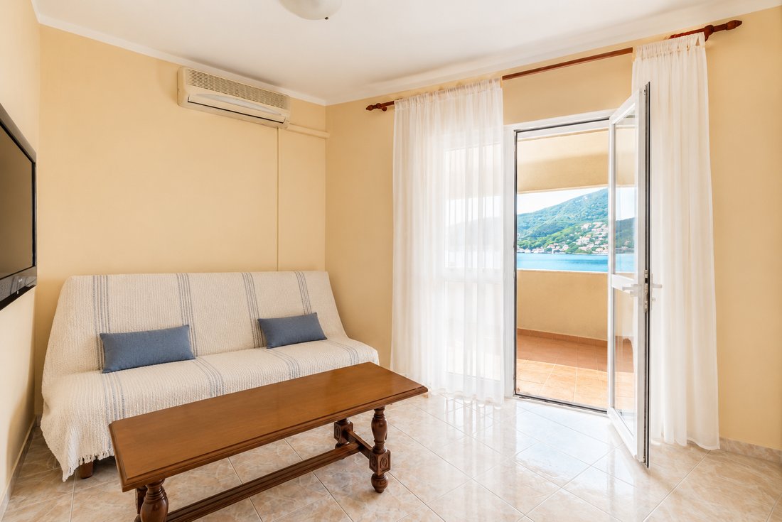 House in Lepetani, Kotor Municipality, Montenegro 5 - 18469324