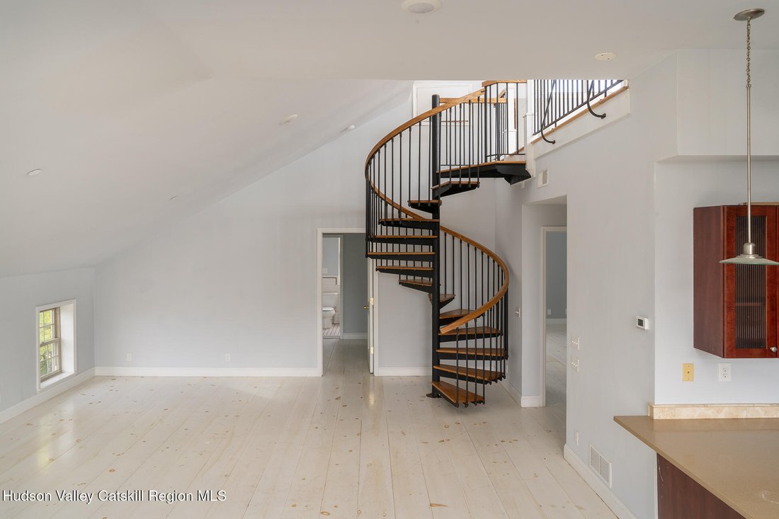 Hudson, New York, United States 5 - 18470725