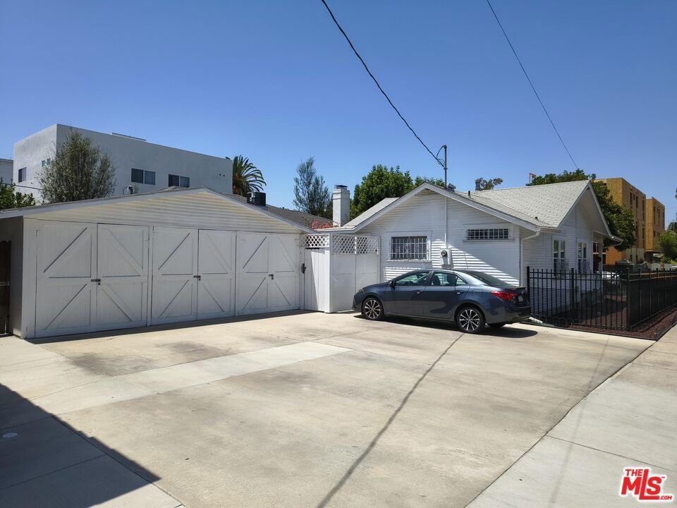 Los Angeles, California, United States 4 - 18470438