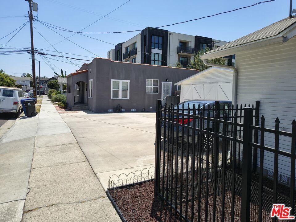 Los Angeles, California, United States 3 - 18470438