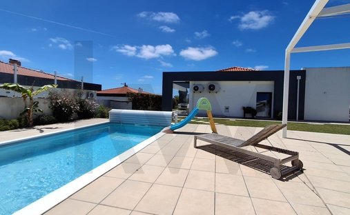 House in Santo Isidoro, Lisbon, Portugal 1