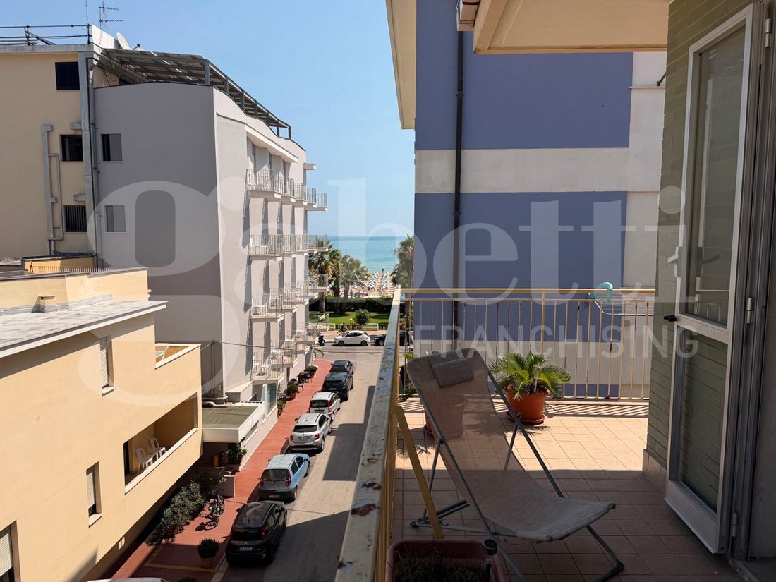 Apartment in Roseto degli Abruzzi, Abruzzo, Italy 1 - 18472602