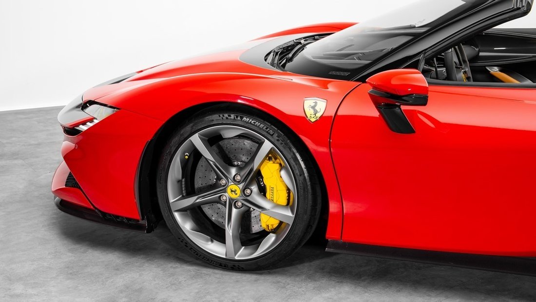 Cabriolet in Dubai, United Arab Emirates 4 - 18472730