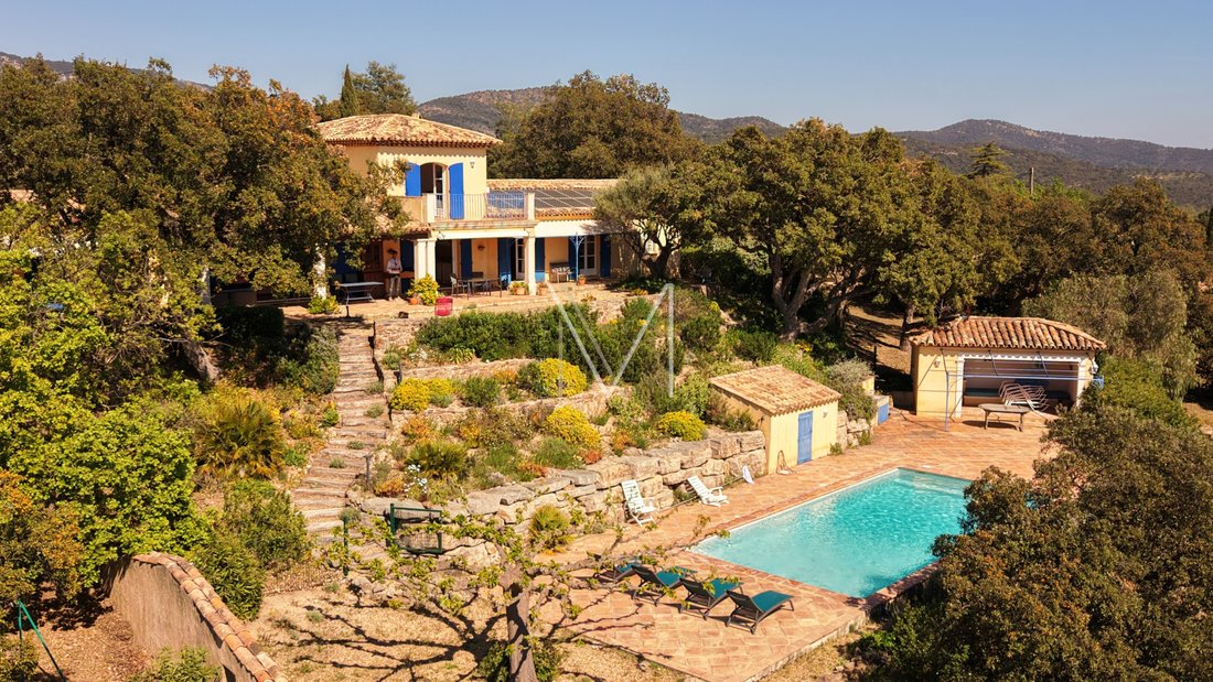Estate in Le Plan-de-la-Tour, Provence-Alpes-Côte d'Azur, France 1 - 17631991