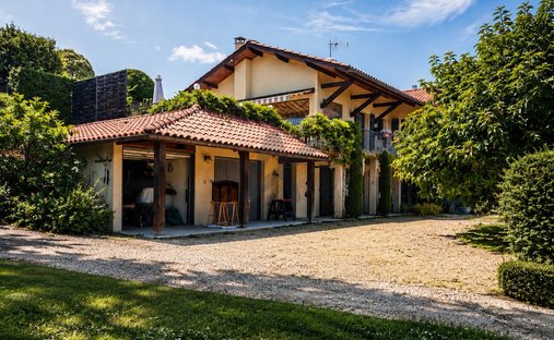 Villa a Moire, Auvergne-Rodano-Alpi, Francia 1