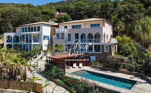 Apartment in Rayol-Canadel-sur-Mer, Provence-Alpes-Côte d'Azur, France 1