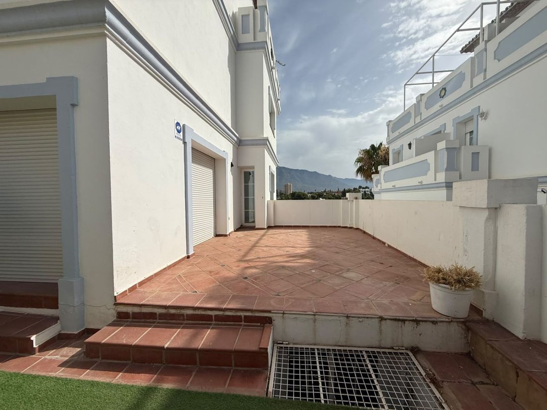 Apartamento en Playa Puerto Banús, Marbella, España 2 - 17804228
