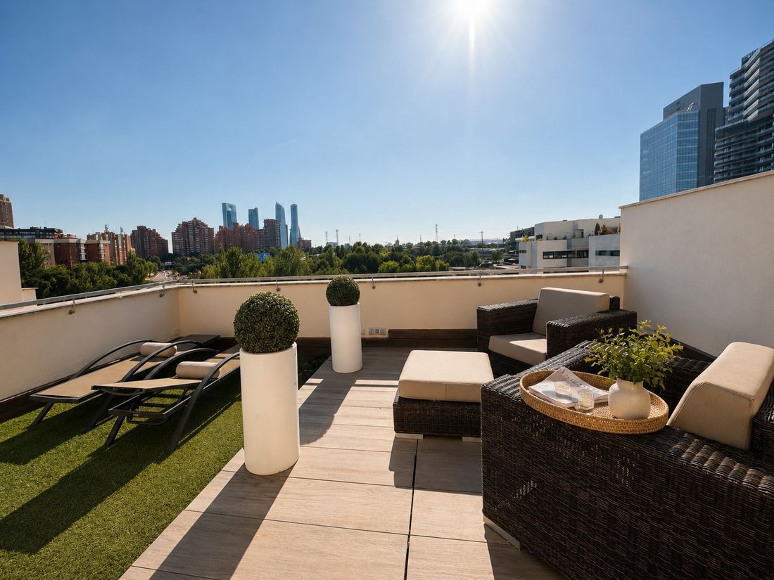 Penthouse in Ciudad Lineal, Madrid, Spain 2 - 18473054