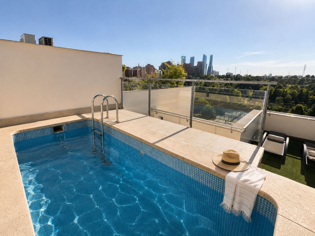 Penthouse in Ciudad Lineal, Madrid, Spain 1 - 18473054