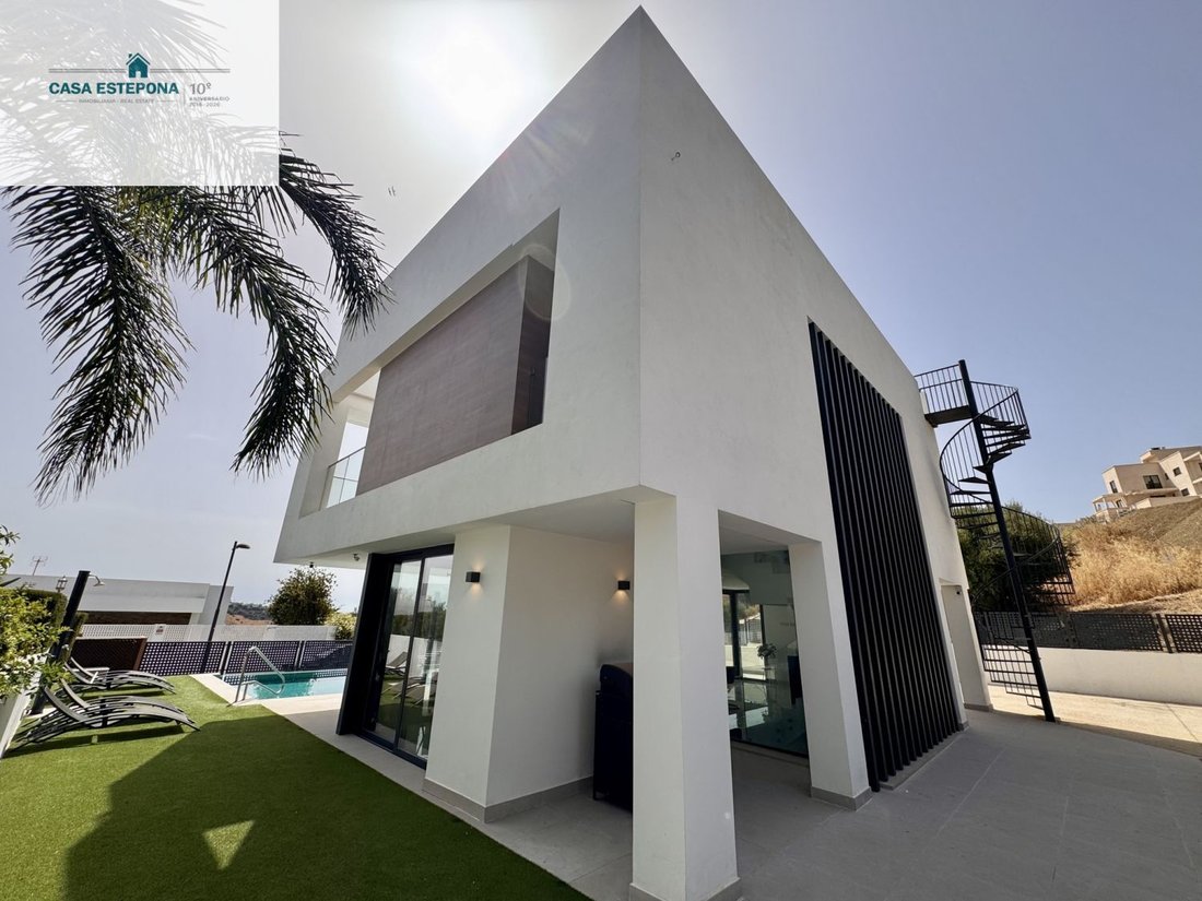 Villa in Estepona, Andalusia, Spain 2 - 17517265