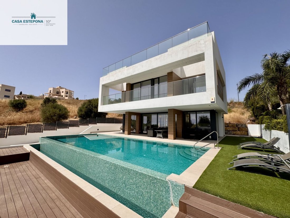 Villa in Estepona, Andalusia, Spain 1 - 17517265