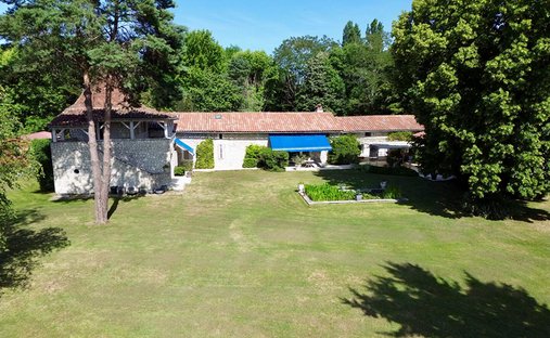 Villa in Est, Trélissac, France 1