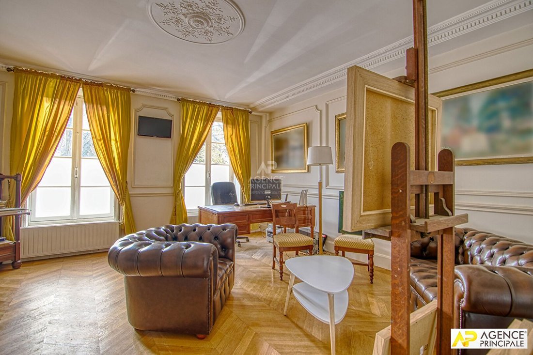 Apartment in Notre Dame, Versailles, France 2 - 18474188