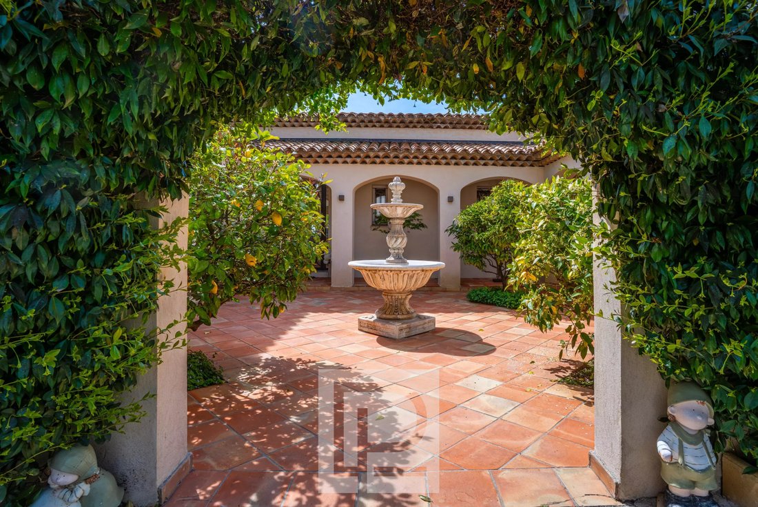 Estate in Valbonne, Provence-Alpes-Côte d'Azur, France 2 - 18473688