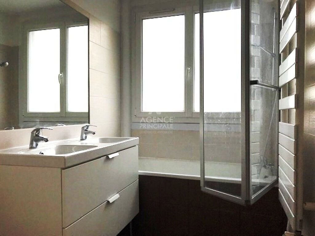 Apartment in Domaine National du Château, Versailles, France 5 - 18474318