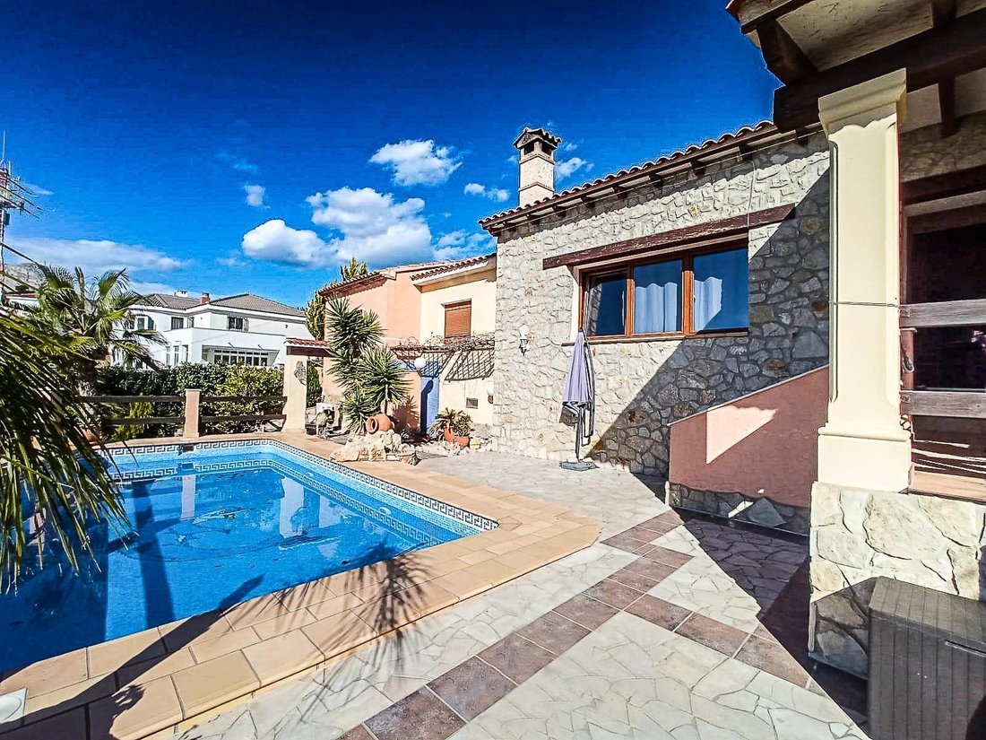 Chalet in l'Alfas del Pi, Valencian Community, Spain 3 - 18474409