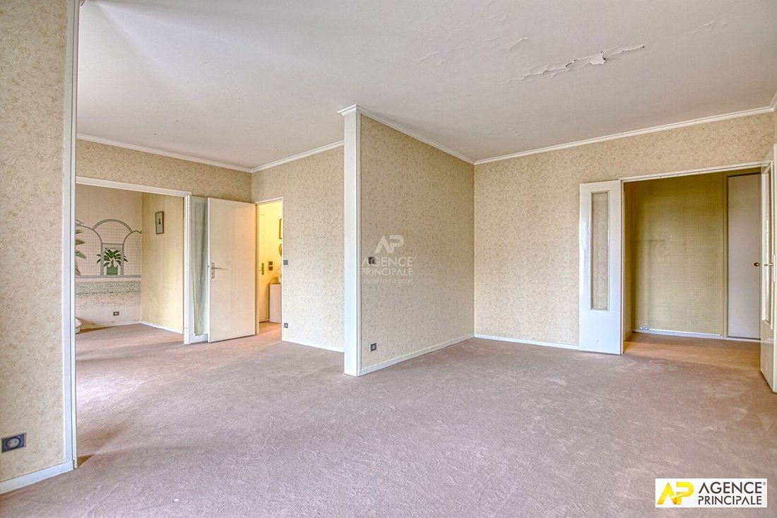 Apartment in Domaine National du Château, Versailles, France 5 - 18474270
