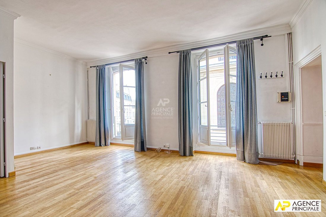 Apartment in Domaine National du Château, Versailles, France 3 - 18474202