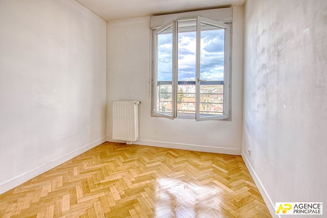 Apartment in Domaine National du Château, Versailles, France 5 - 18474255